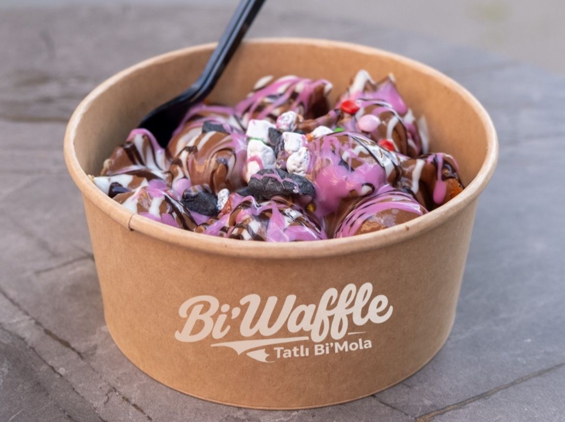 Çilekli Kova Waffle (Büyük)
