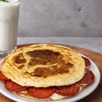 Sucuklu Bazlama Tost