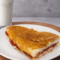 Yarım Sucuklu Tost