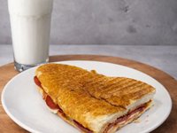 Yarım Kaşarlı Tost