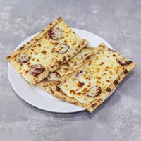 بيدا بالجبنة والسجق