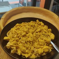 Fettucine Büyük Köri Soslu Tavuk