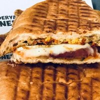 Tam Ekmek Arası Yumurtalı Karışık Tost
