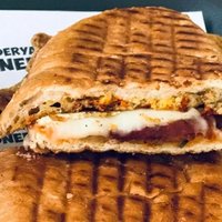Yarım Ekmek Arası Yumurtalı Karışık Tost