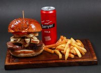 Hellim Steak Burger Menü