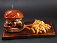 Hellim Steak Burger