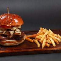 Hellim Steak Burger