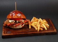 Hellim Tavuk Burger