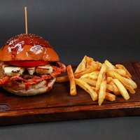 Hellim Tavuk Burger