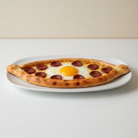 Sucuklu Yumurtalı Pide