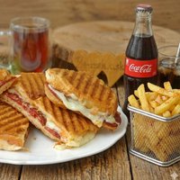Tam Karışık Tost & Patates & Kola