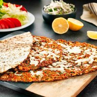 Kaşarlı Lahmacun