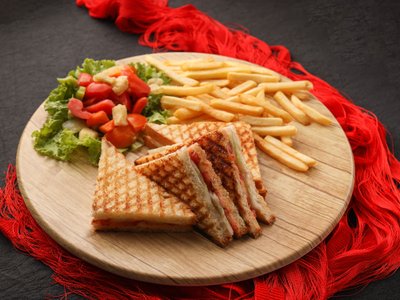 Nöbetçi Tost ve Kavurma Evi