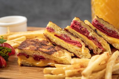 Nefis Tost Evi
